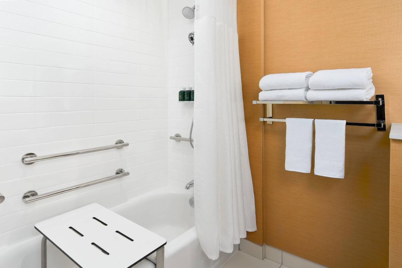 Fairfield Inn & Suites By Marriott Fresno Yosemite International Airport Екстериор снимка