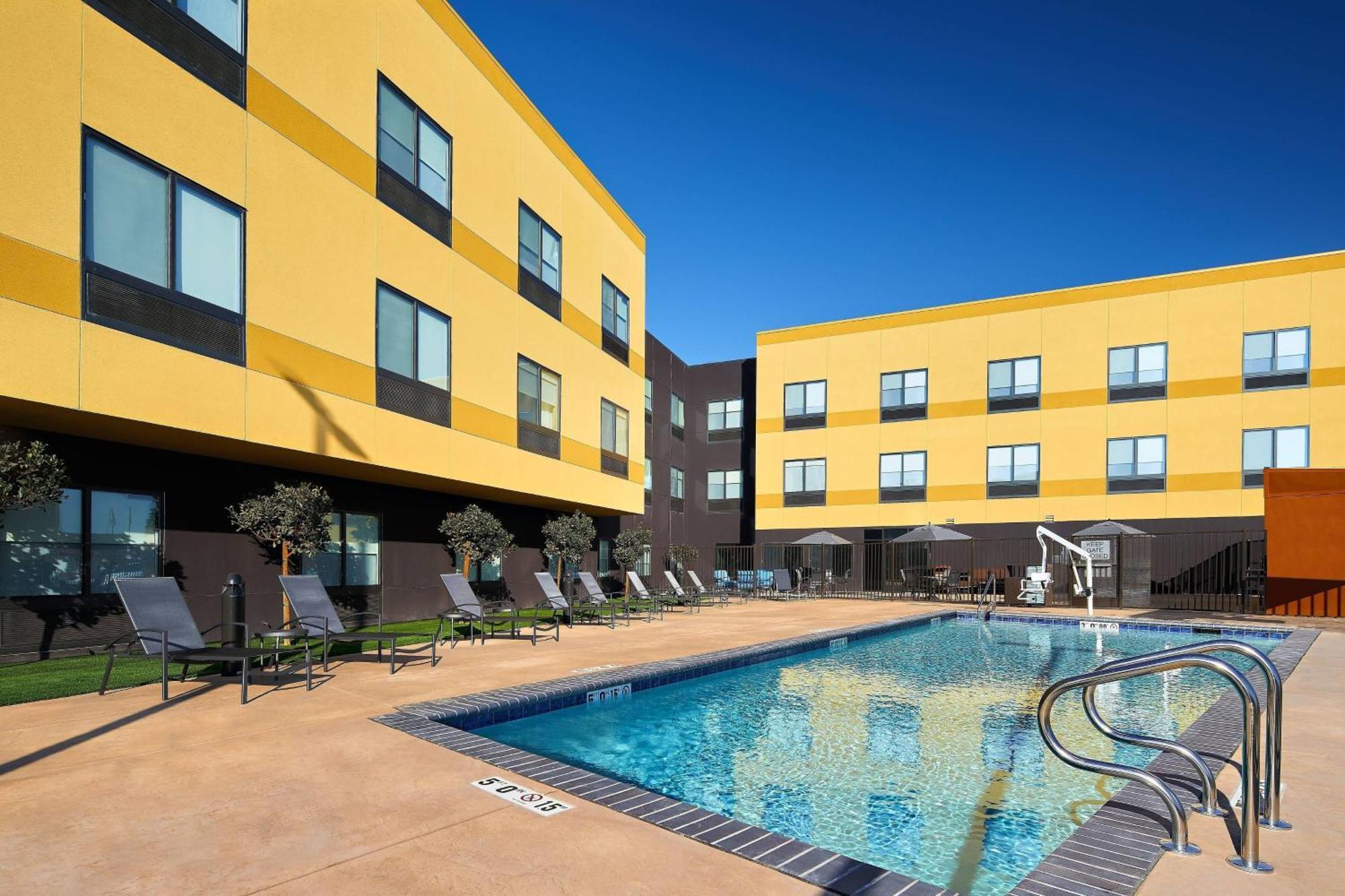 Fairfield Inn & Suites By Marriott Fresno Yosemite International Airport Екстериор снимка