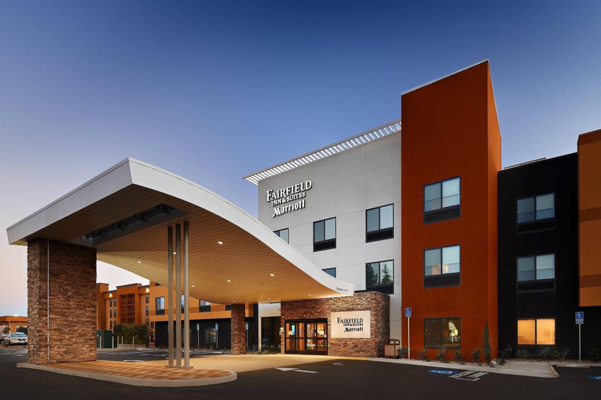 Fairfield Inn & Suites By Marriott Fresno Yosemite International Airport Екстериор снимка