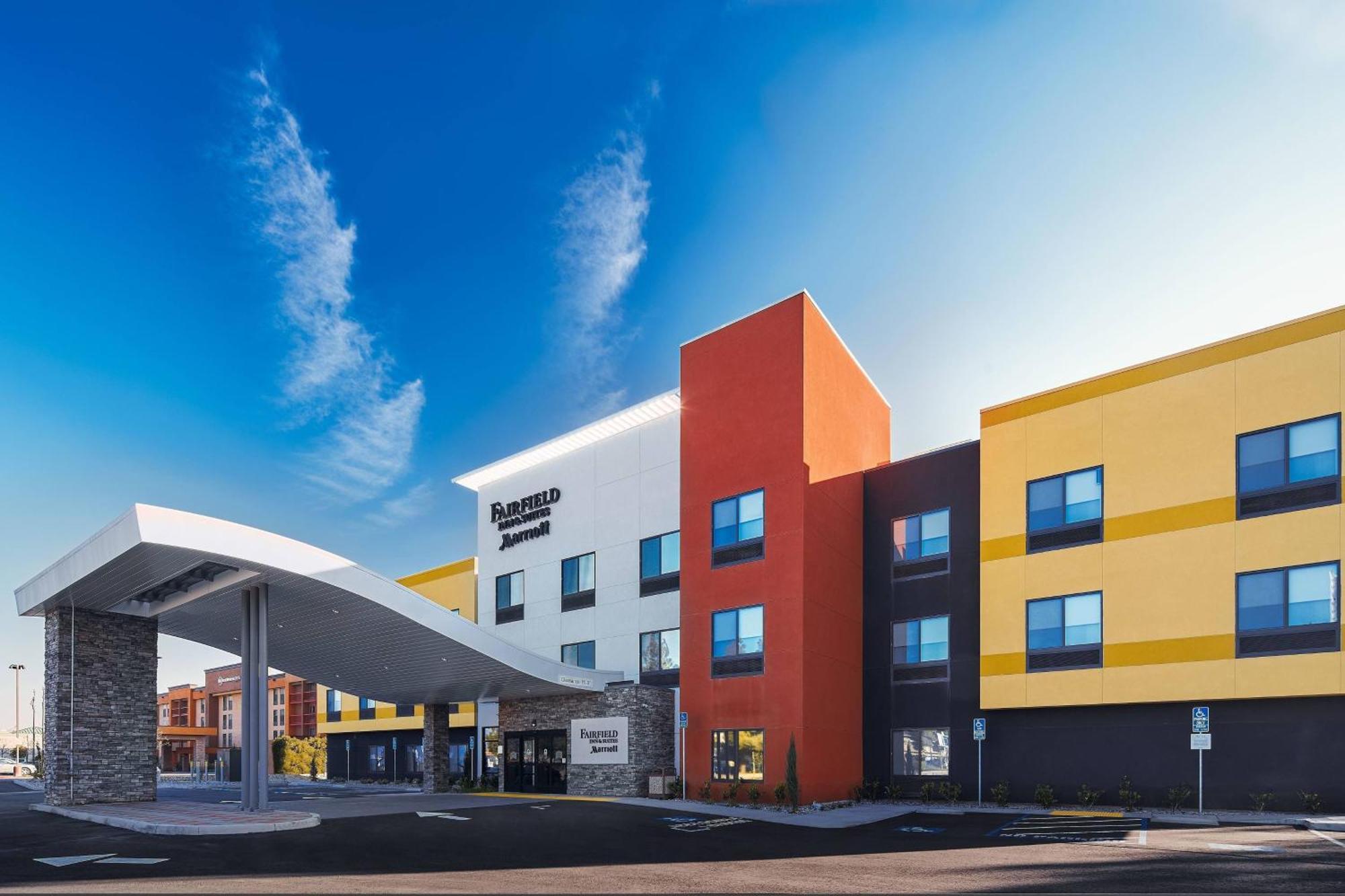 Fairfield Inn & Suites By Marriott Fresno Yosemite International Airport Екстериор снимка